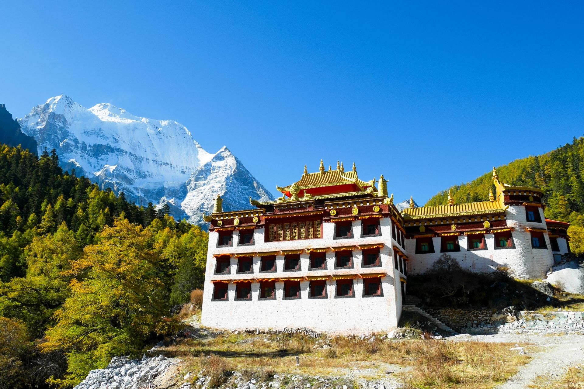 Chonggu monastery with snow capped mountains 1280